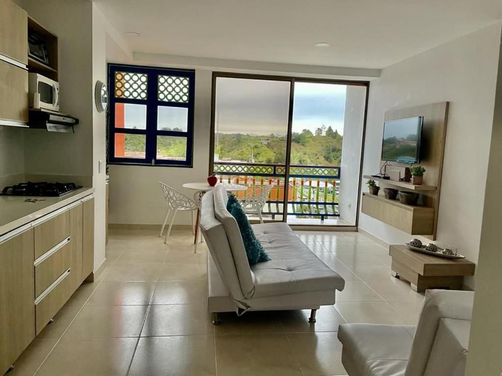 Apartamentos San Jose Vistal Al Lago, Cerca Del Parque. Guatape. المظهر الخارجي الصورة